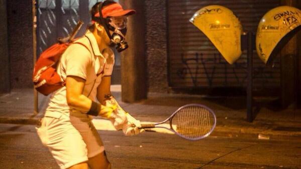 teargas_tennis